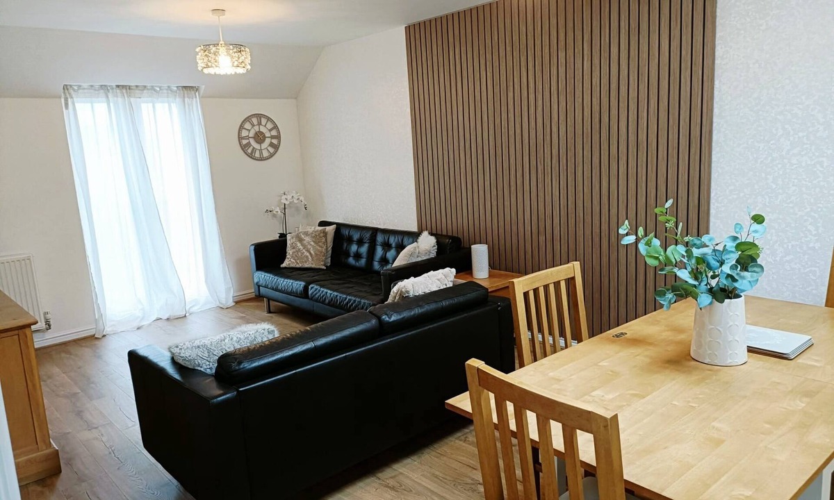 Clyst St Mary House | Exeter Coach House - Detached 2 Bed Home - Topsham - Sleeps 4, Parking & Garden