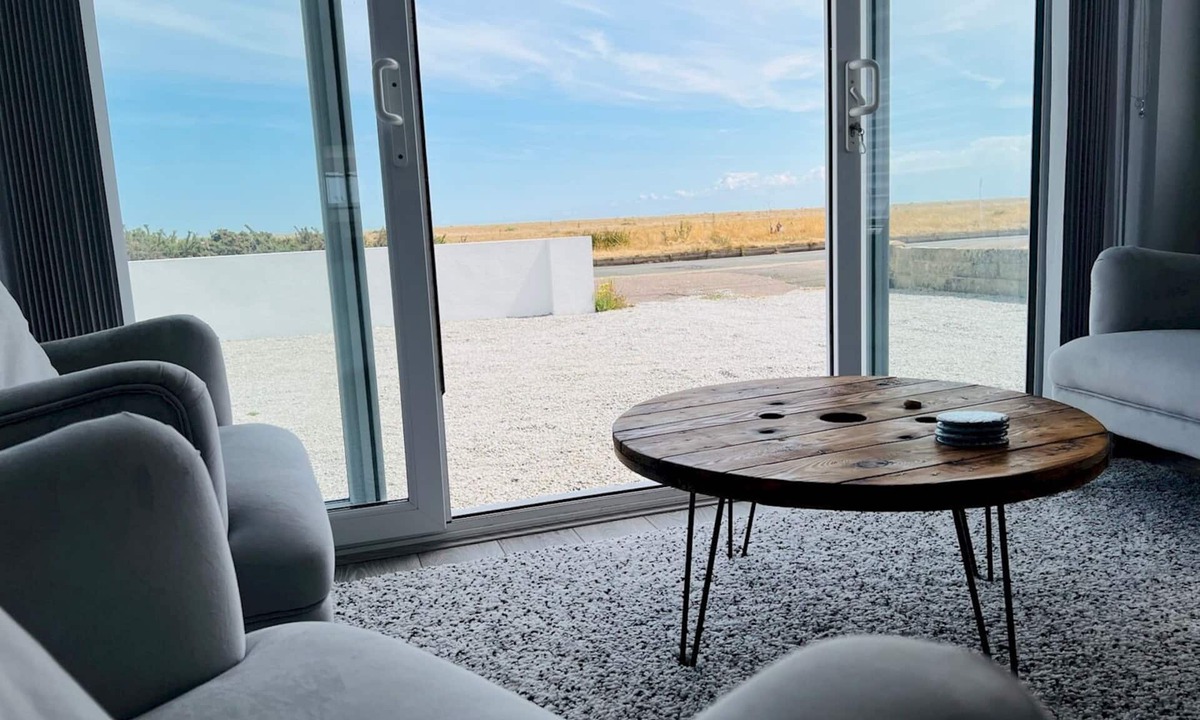 Lydd House | Fabulous Beach Front Holiday Location! - Pass the Keys