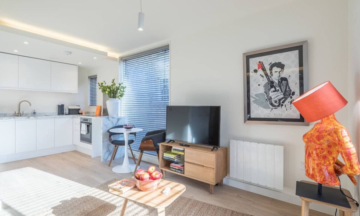 Cambridge City Centre Apartment | Fabulous Central Apt - With Balcony & Parking!