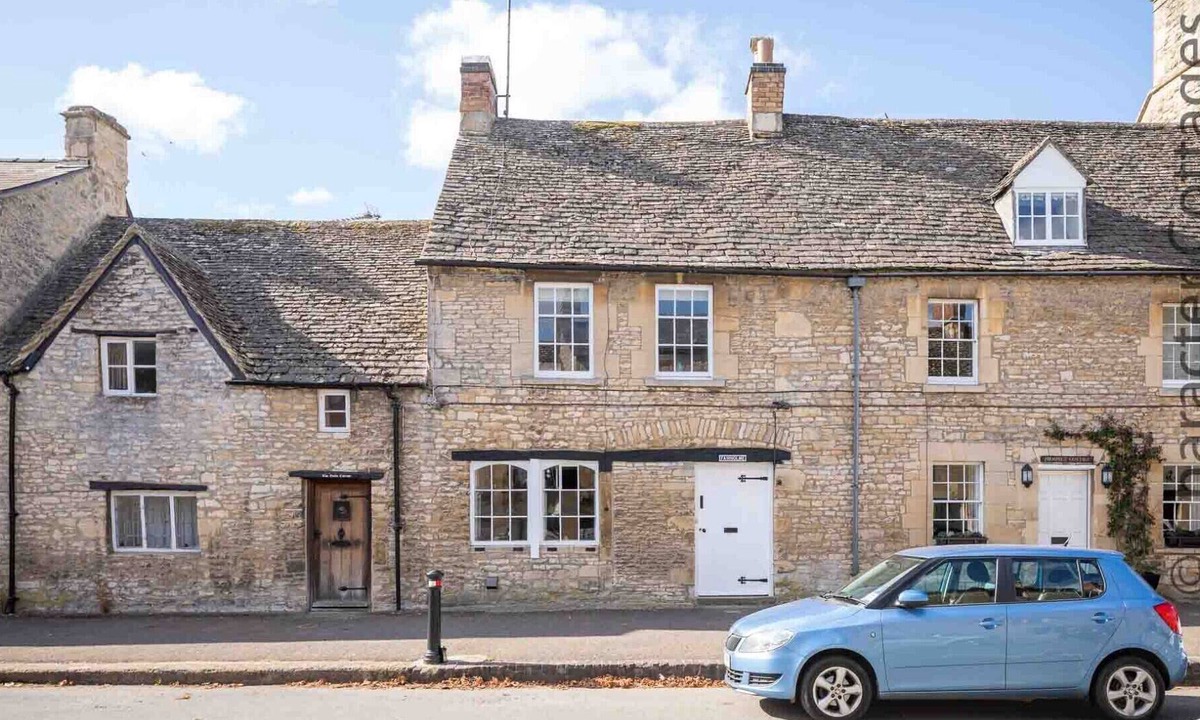 Northleach Cottage | FAIRHOLME, pet friendly, character holiday cottage in Northleach