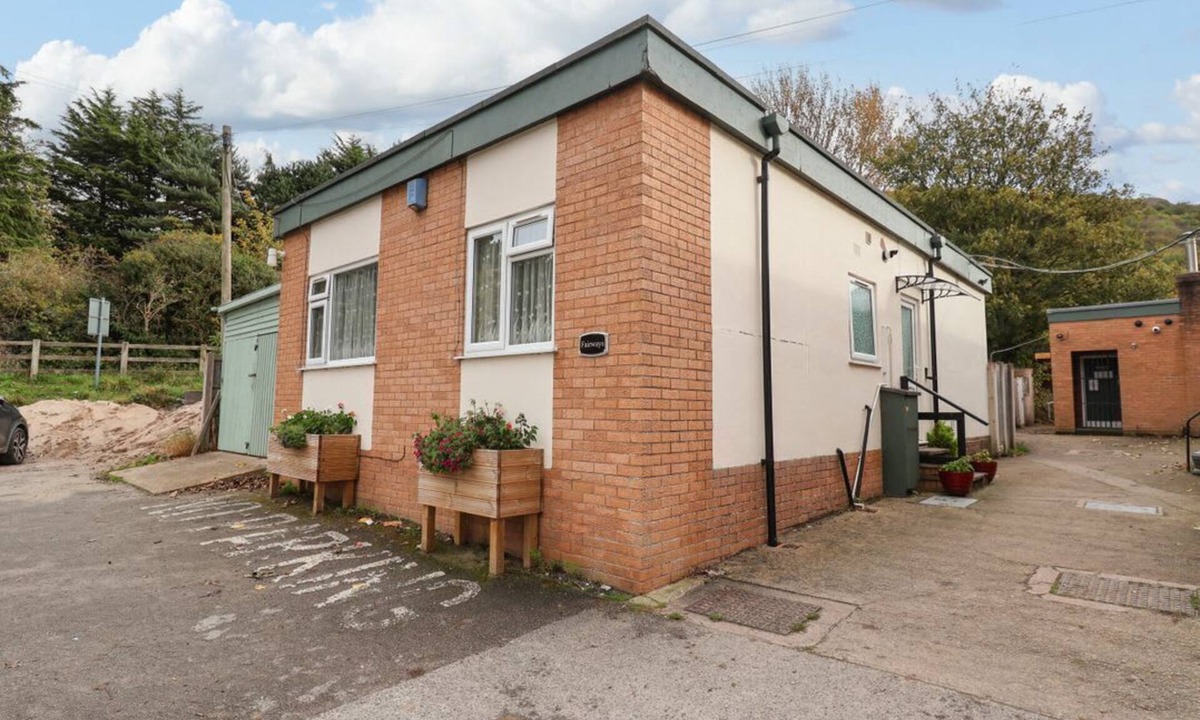 Meliden House | Fairways: A Charming Retreat