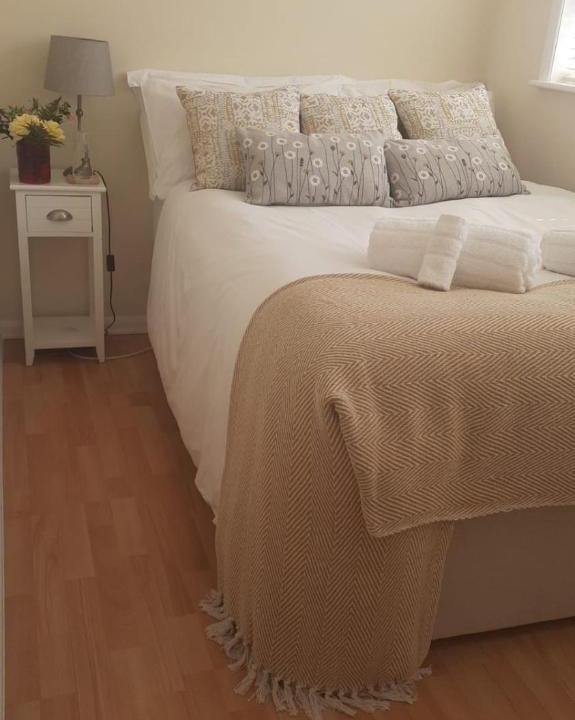 Hambleden Apartment | Fantastic Two Bedroom Courtyard Apartment