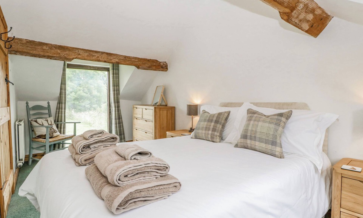 Mortimers Cross Cottage | Fieldfare