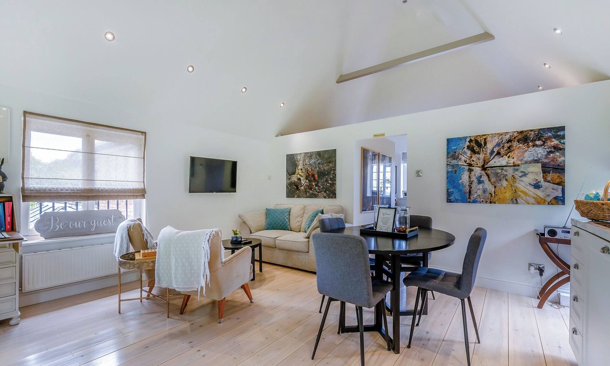 Crowborough Apartment | Fir Tree Apartment - UK49993