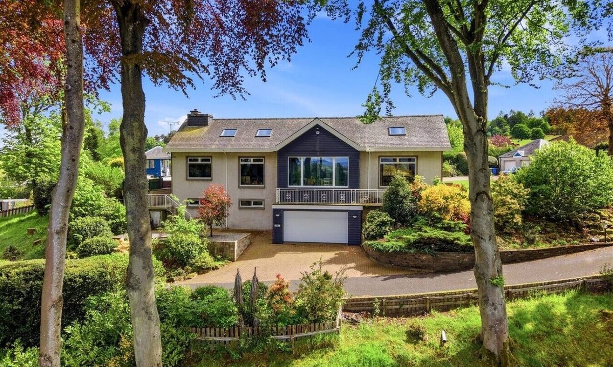 Forfar House | Five Marches - Poolside Stays with Stunning Views