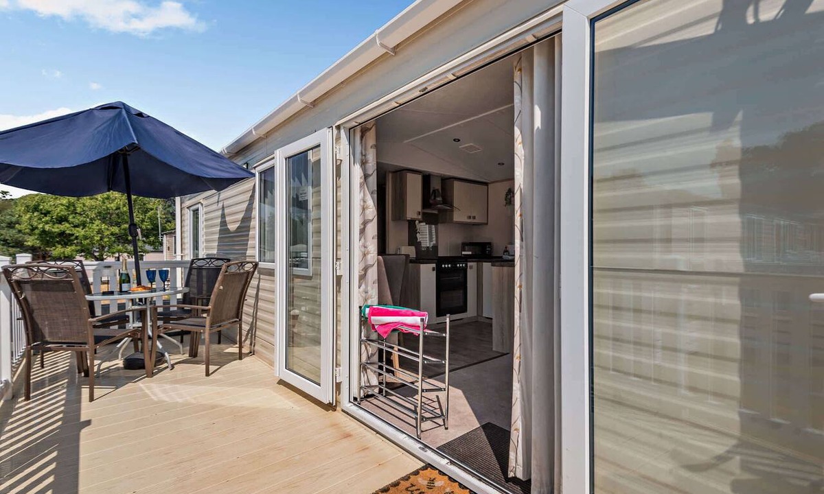 Ringwood Cabin | Forest Tide Lodge - Pet-Friendly Lodge with Resort Access & Decking