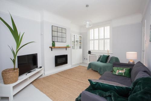 Worthing House | Foresters Cottage