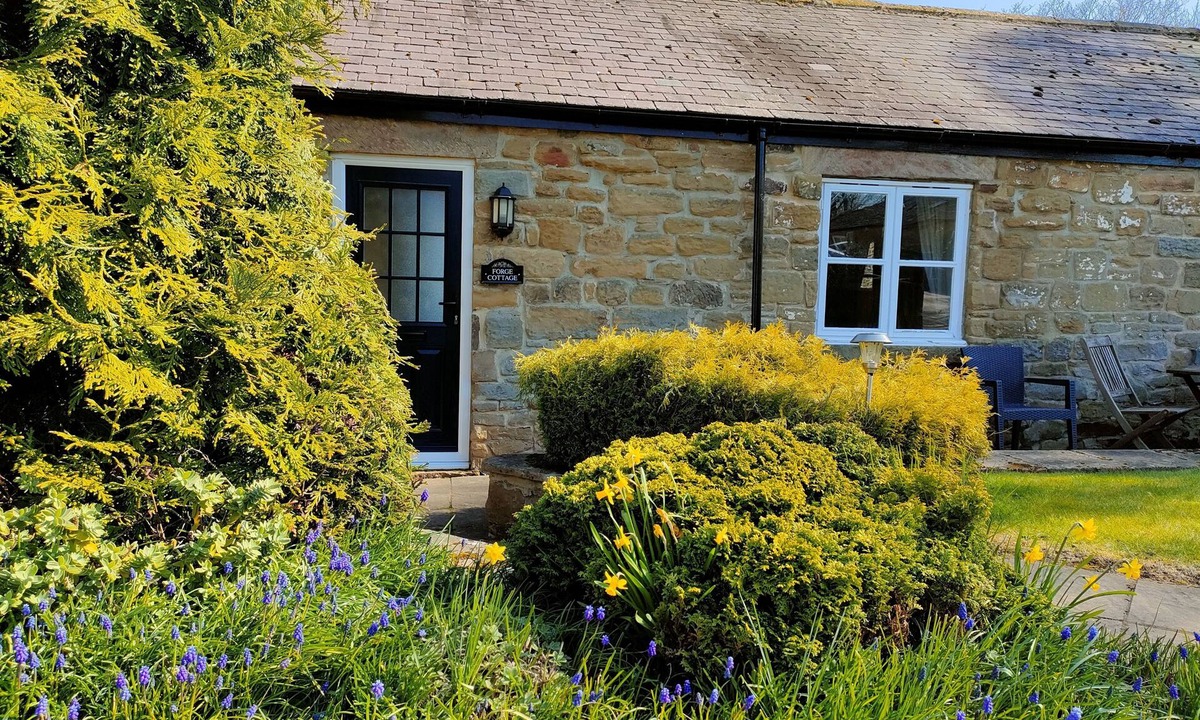 Cramlington Cottage | Forge Cottage - 2 bed, dog‑friendly, ground floor cottage with enclosed garden