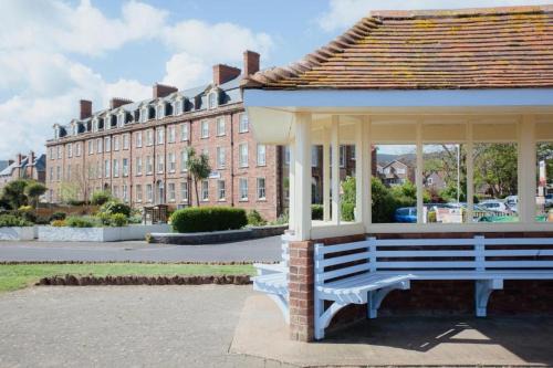 Minehead Hotel | Foxes Hotel & Academy