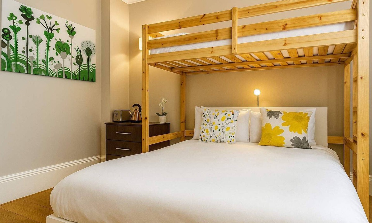 Tachbrook Apartment | G8s - Prime location, steps to Buckingham Palace