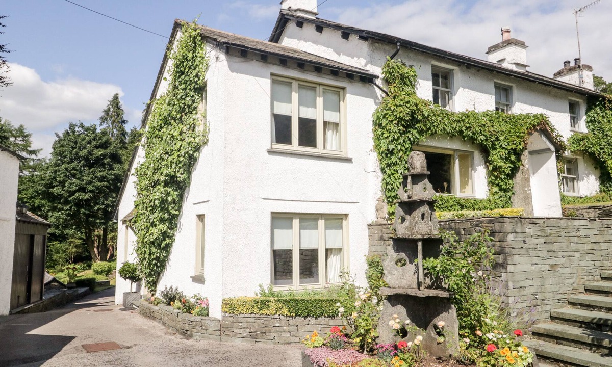 Coniston Cottage | GABLE END, romantic, character holiday cottage in Coniston