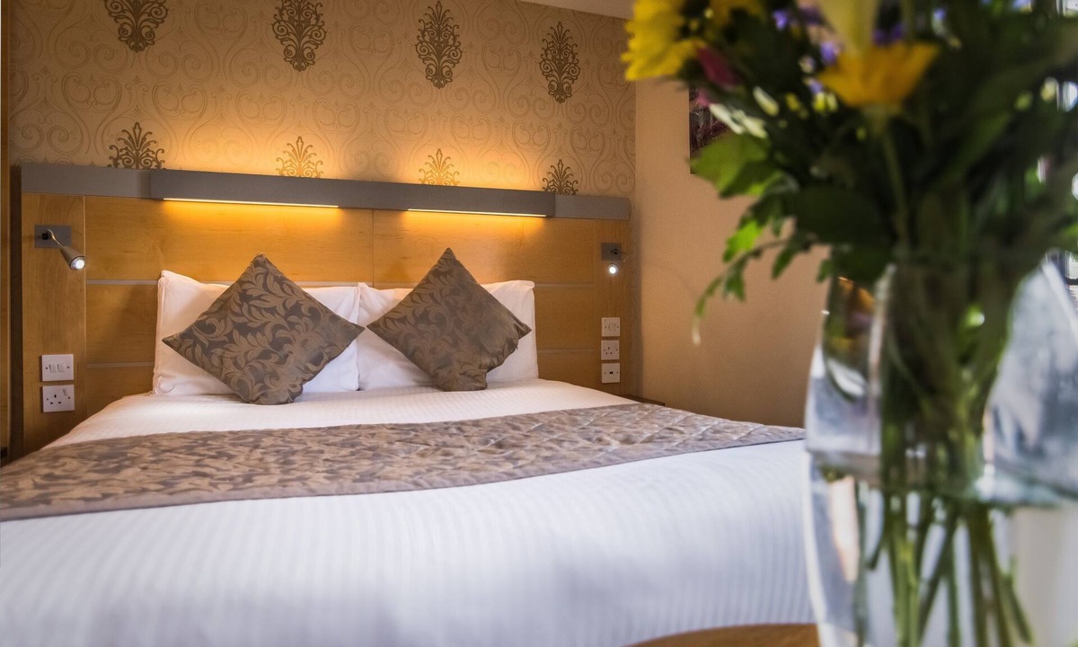 Acocks Green Hotel | Garner Hotel Birmingham South East by IHG