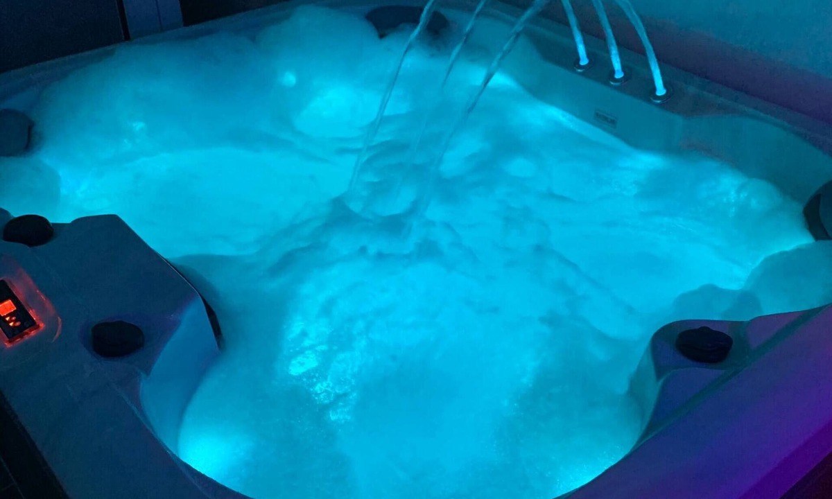 Peacehaven House | Get Away Home With Hot Tub Sleeps 4