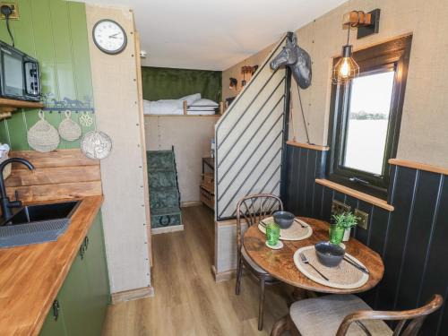 Evesham House | GiGi's Horsebox