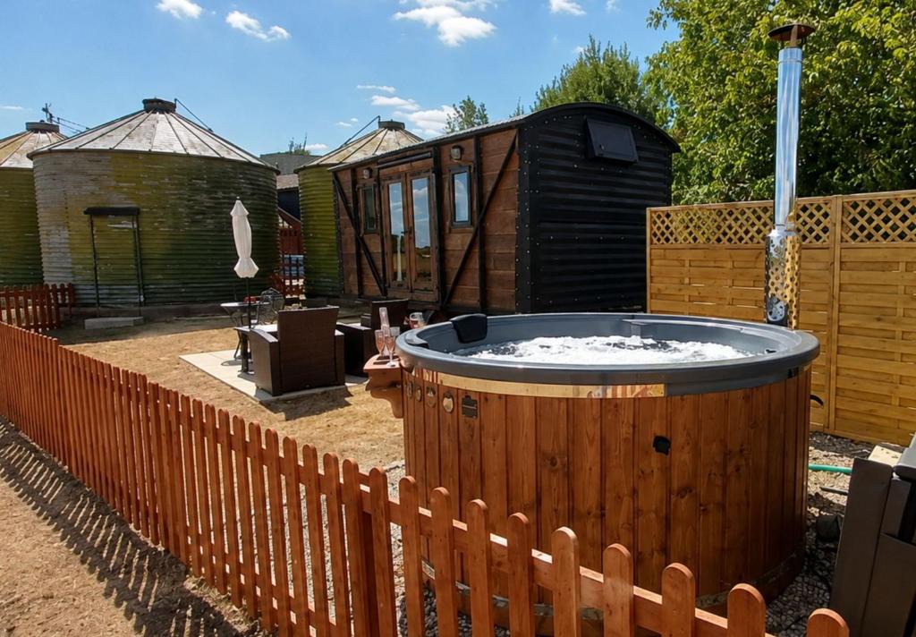 Howlett End House | Gin and Toffee Carriage