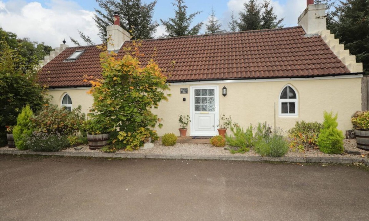 Mey Cottage | Gingerbread House Thurso 1-bed