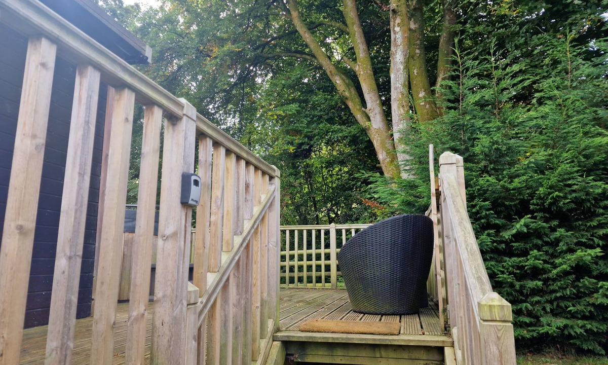 Llanfair Caereinion Cabin | Glamping Hut - Riverside 1