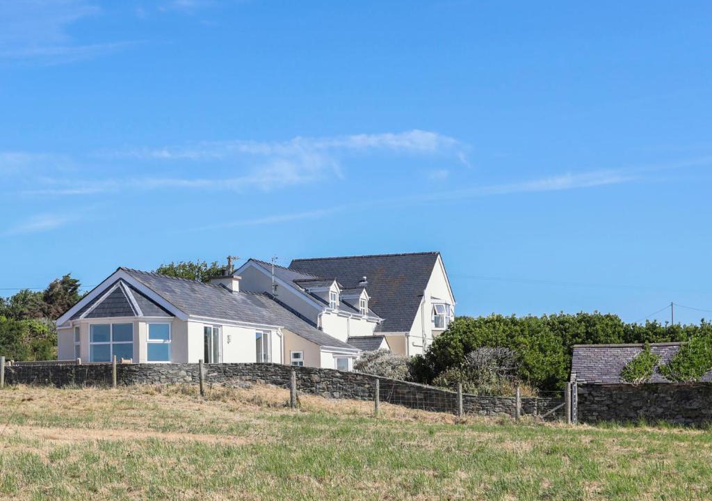 Caergeiliog House | Glanrhyd Isaf
