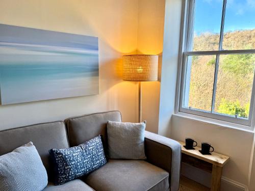 West Laroch Apartment | Glenrigh House - Loch View Flat for 2
