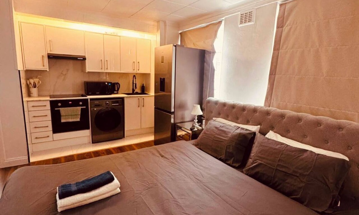 City of Westminster Apartment | Gorgeous Modern Studio in a Quiet and Prime London Location