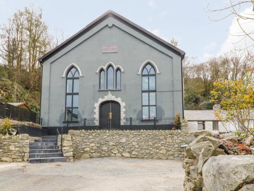 Cwm-y-glo House | Greystones Chapel