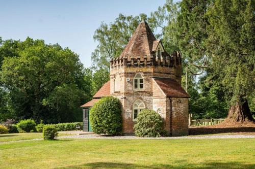 Hermitage House | Grimsbury Castle