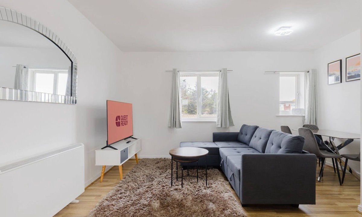 Custom House Apartment | GuestReady - Cozy Modern Retreat in London