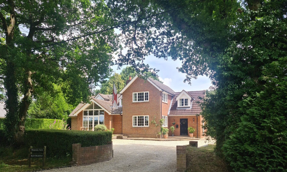 Dunbridge Bed & Breakfast | Ha'penny Acre