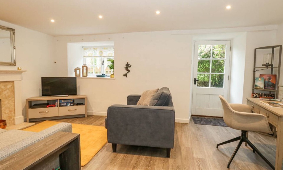 Beaminster House | Half Pint Cottage, Beaminster.