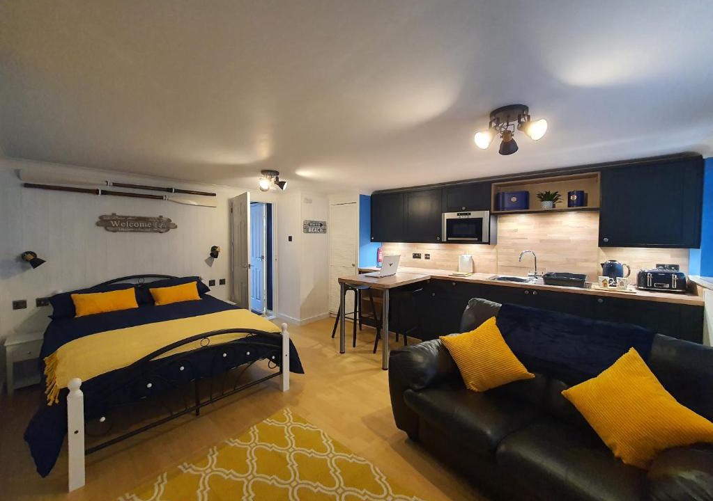 South Hayling Apartment | Hayling Hideaway, private cosy annex near to beach