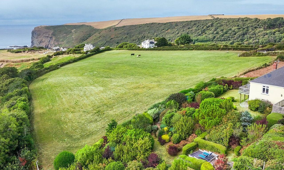 Saint Gennys Cottage | Hazeldene - Three Bedroom Cottage, Sleeps 6