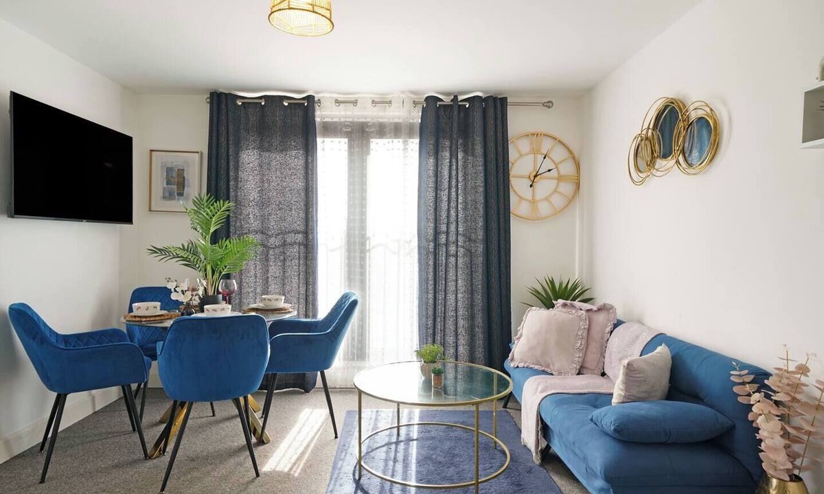 George Green Apartment | Heathrow Gateway Apartments with Private Parking35