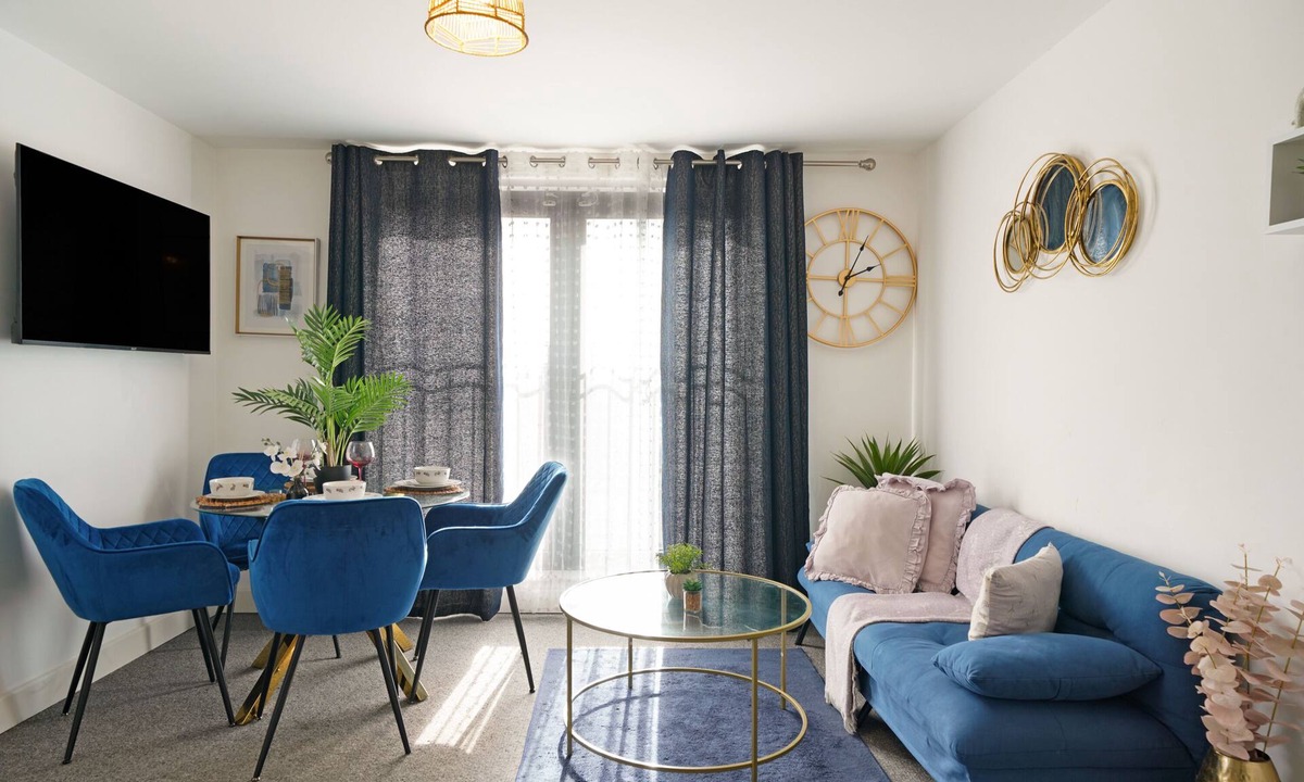 George Green Apartment | Heathrow Gateway Apartments with Private Parking35