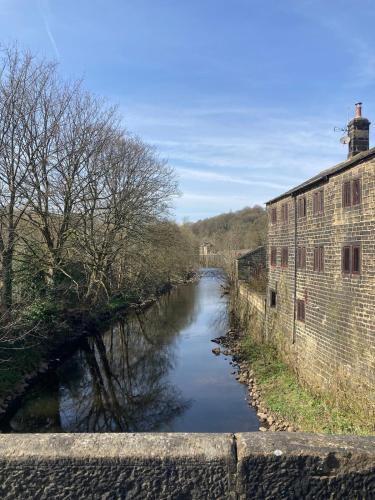 Mytholmroyd House | Hebden Bridge Riverside Cottage