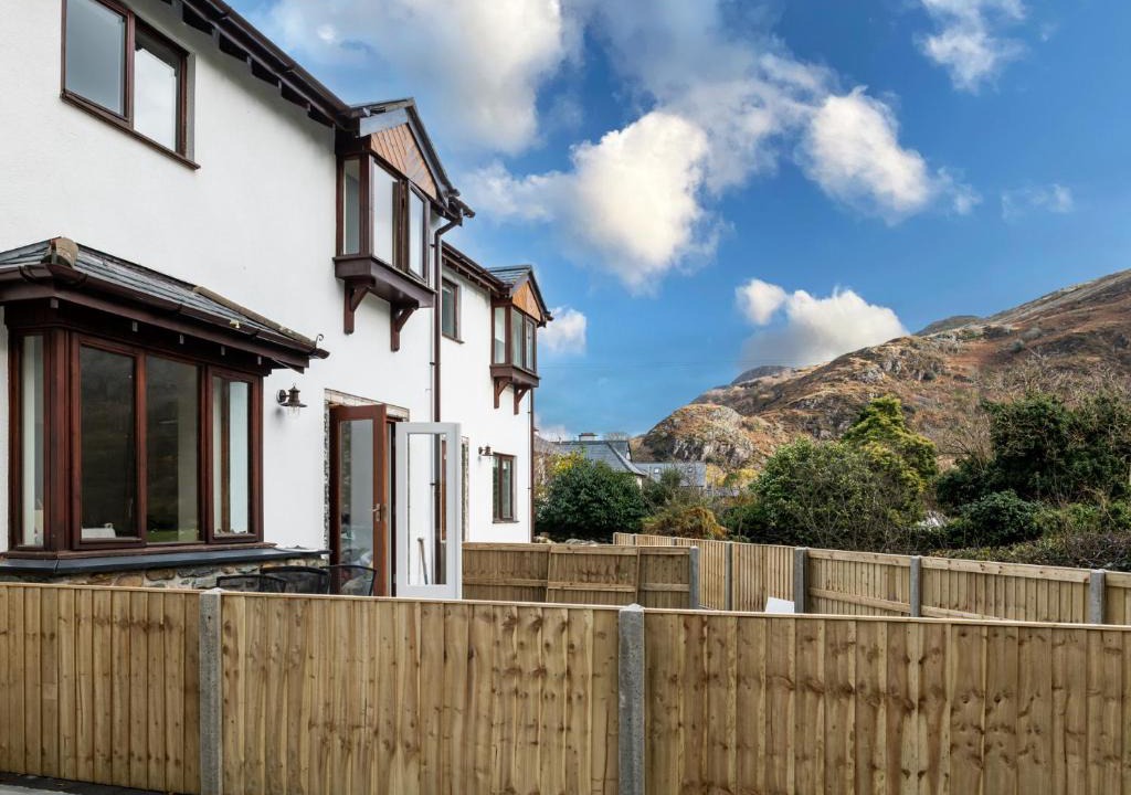 Beddgelert House | Hebog