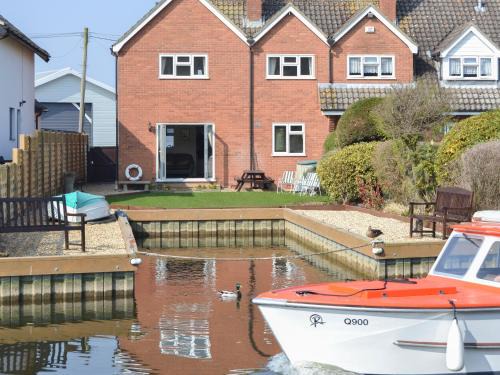 Hoveton House | Heron's Quay