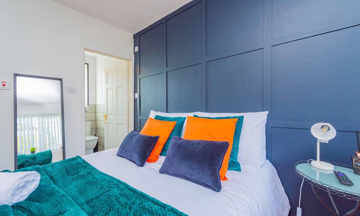 Heswall Apartment | Heswall Private Annexe | Parking & Kitchen