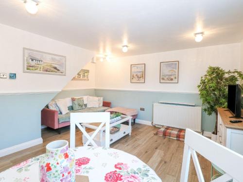 Hunstanton House | Hideaway Cottage