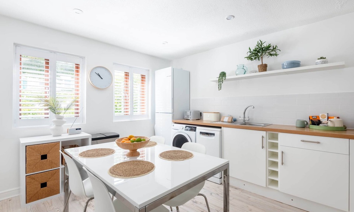 Mylor Churchtown Apartment | Hideaway - Exclusive marina village, town centre, parking
