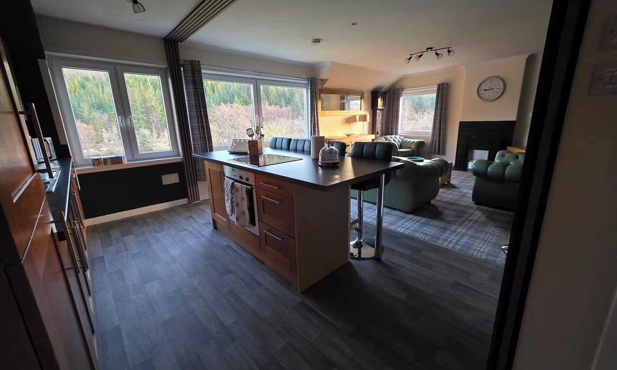 Mainland Apartment | Highlands - River View - Apt - Sleeps 4 - Garden