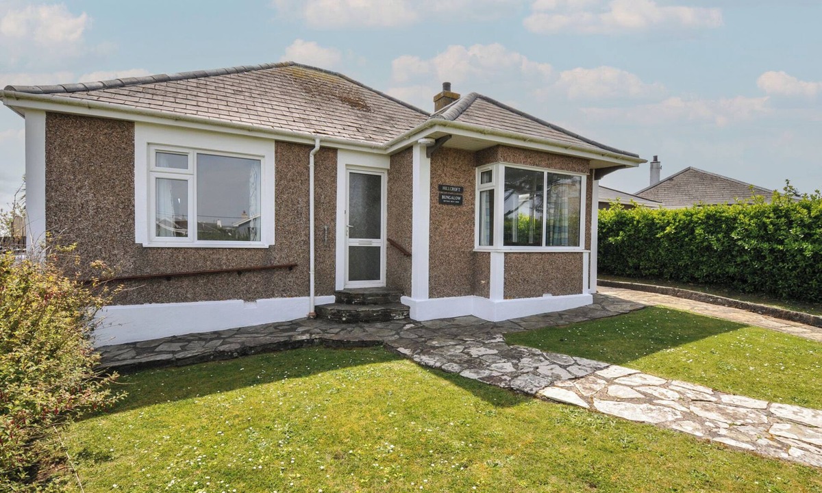 Polzeath Cottage | HILLCROFT BUNGALOW, pet friendly in Polzeath