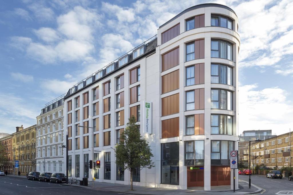 Cathedrals Hotel | Holiday Inn Express Southwark by IHG