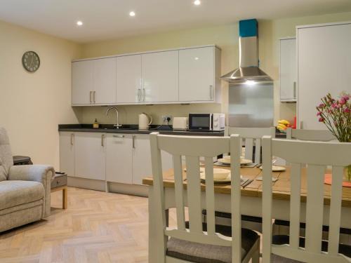 Aberfoyle House | Holly - Apartment