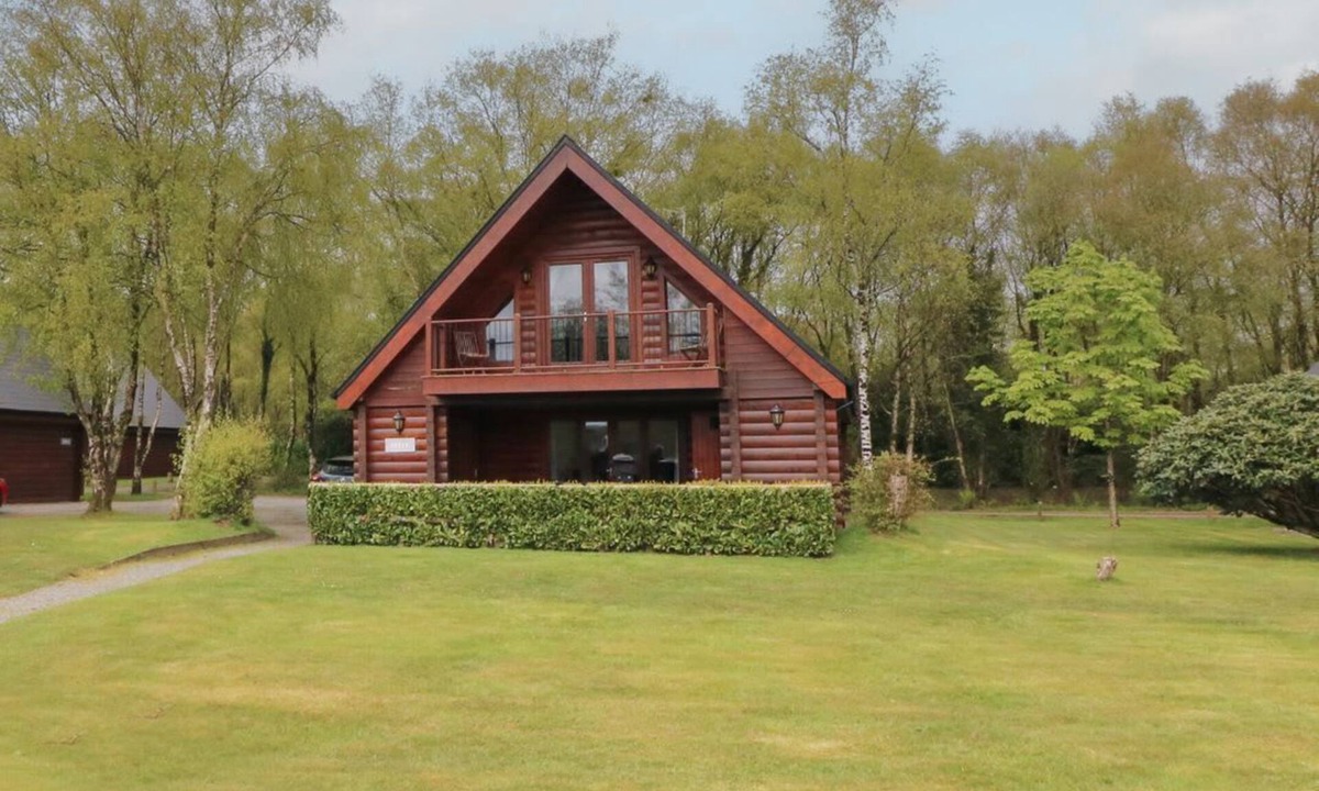 Bridgetown Cabin | Holly, Dolton, in Devon. 3 bed