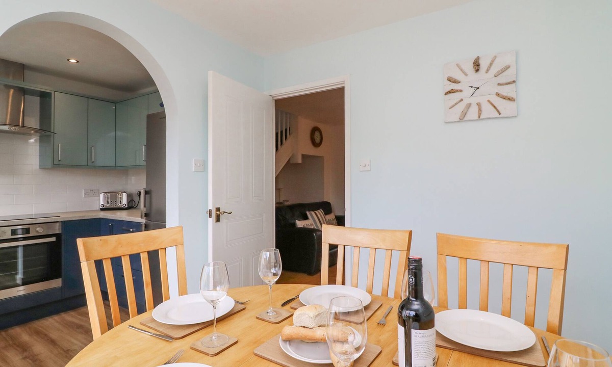 Wyke Regis Cottage | Home Waters