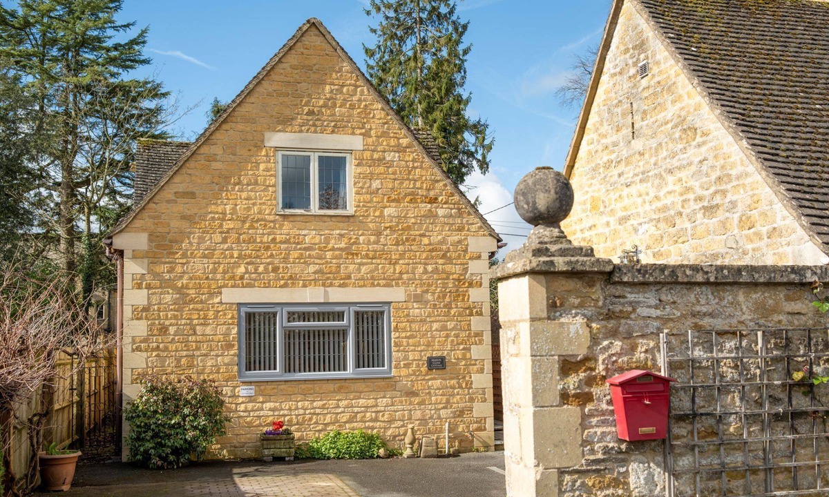 Bourton-on-the-Water Cottage | Homely cottage located in a fabulous village - Augusta Cottage