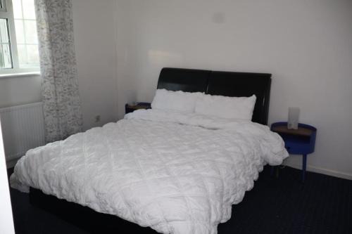Vange Apartment | Homely three bedroom