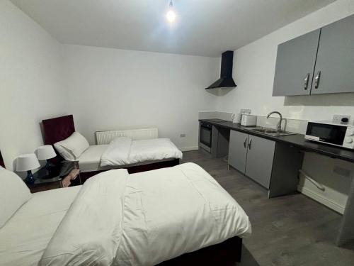 Old Town Apartment | HomesRentals Studio 2