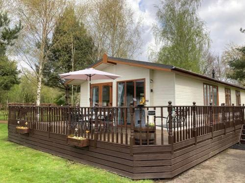 Wisbech Ski Chalet | Honeybee Lodge