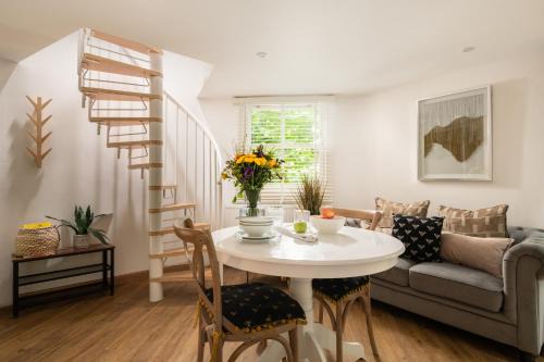 Blandford Saint Mary House | Honeycomb Treehouse in the Heart of Dorset